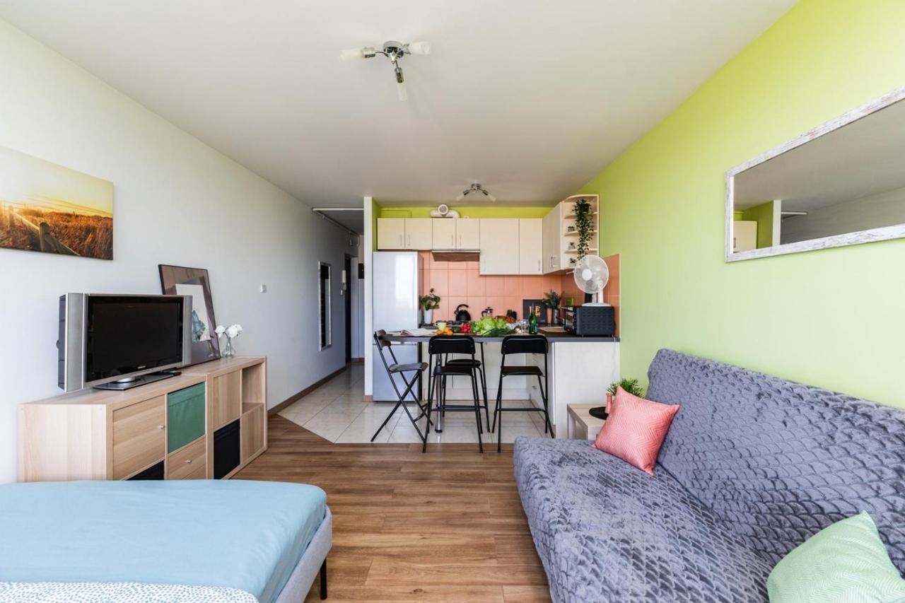 Superapart Saska 48A, Sleek 6Th-Floor Studio With Balcony & Elevator Access 바르샤바 외부 사진