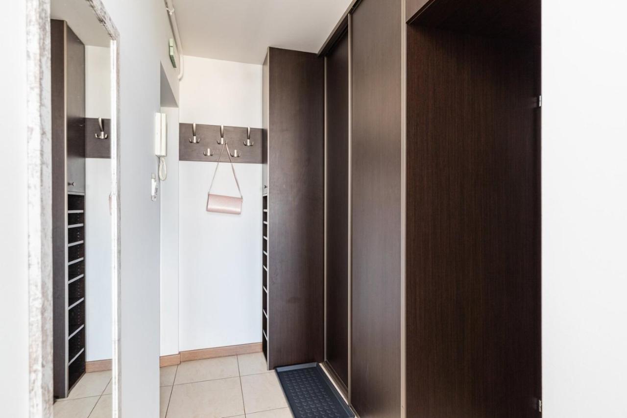 Superapart Saska 48A, Sleek 6Th-Floor Studio With Balcony & Elevator Access 바르샤바 외부 사진